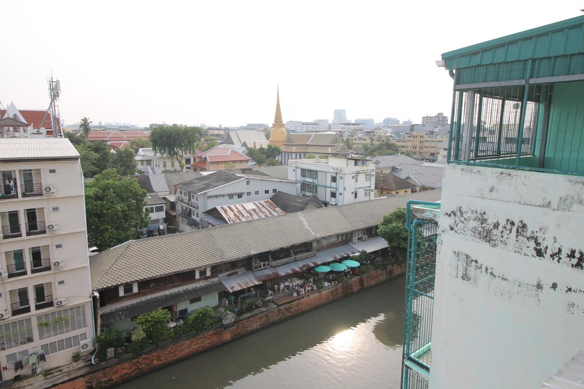 Baan Nampetch Hostel Bangkok Buitenkant foto