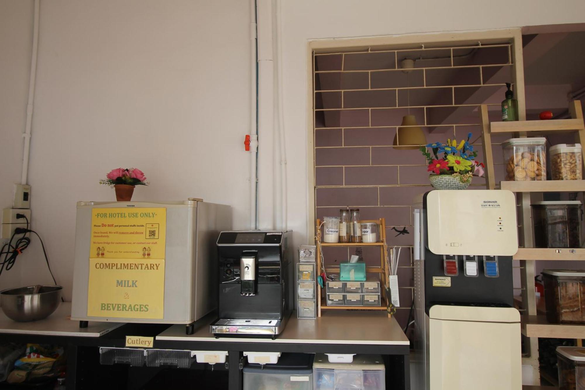 Baan Nampetch Hostel Bangkok Buitenkant foto