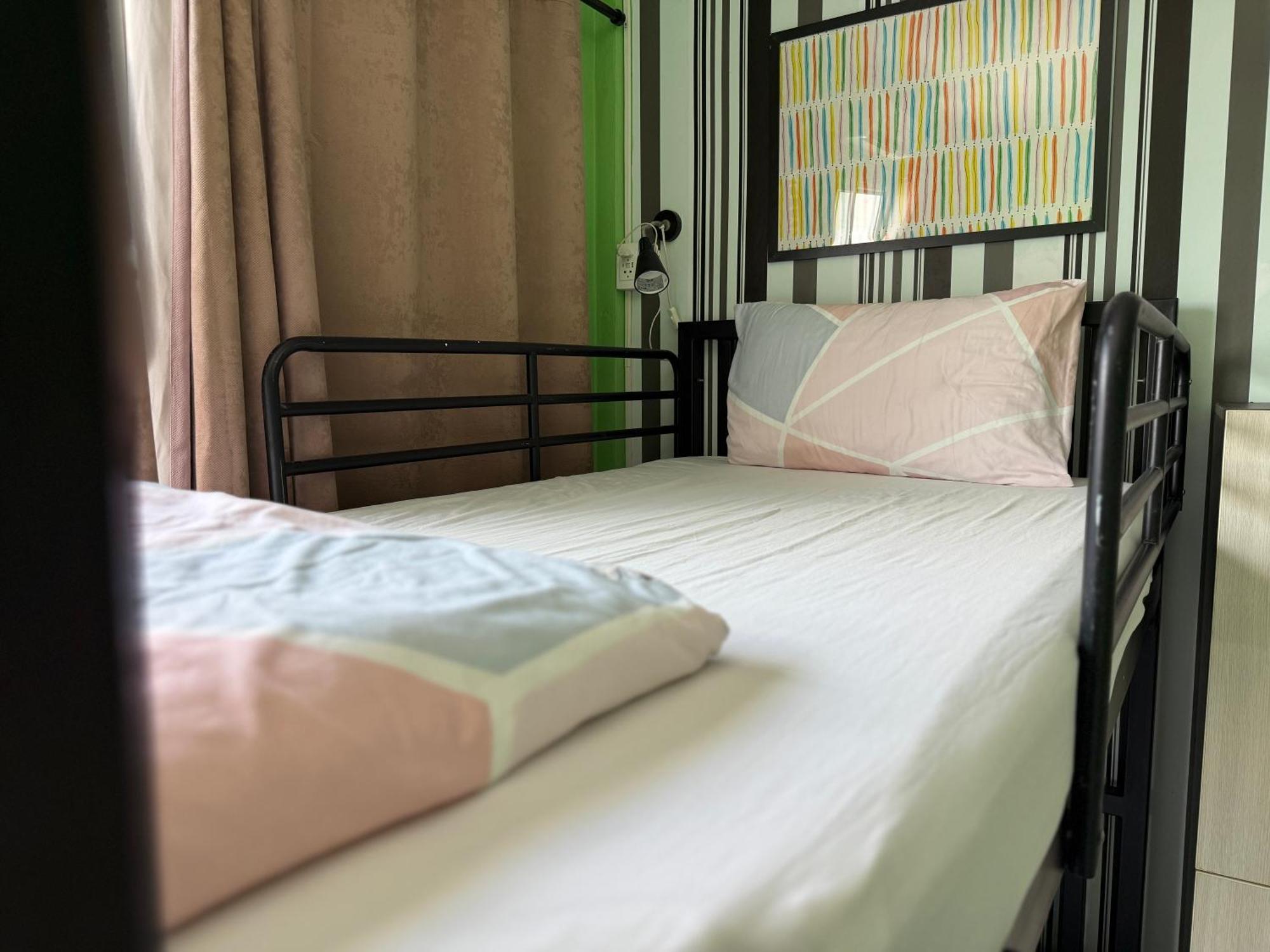 Baan Nampetch Hostel Bangkok Buitenkant foto