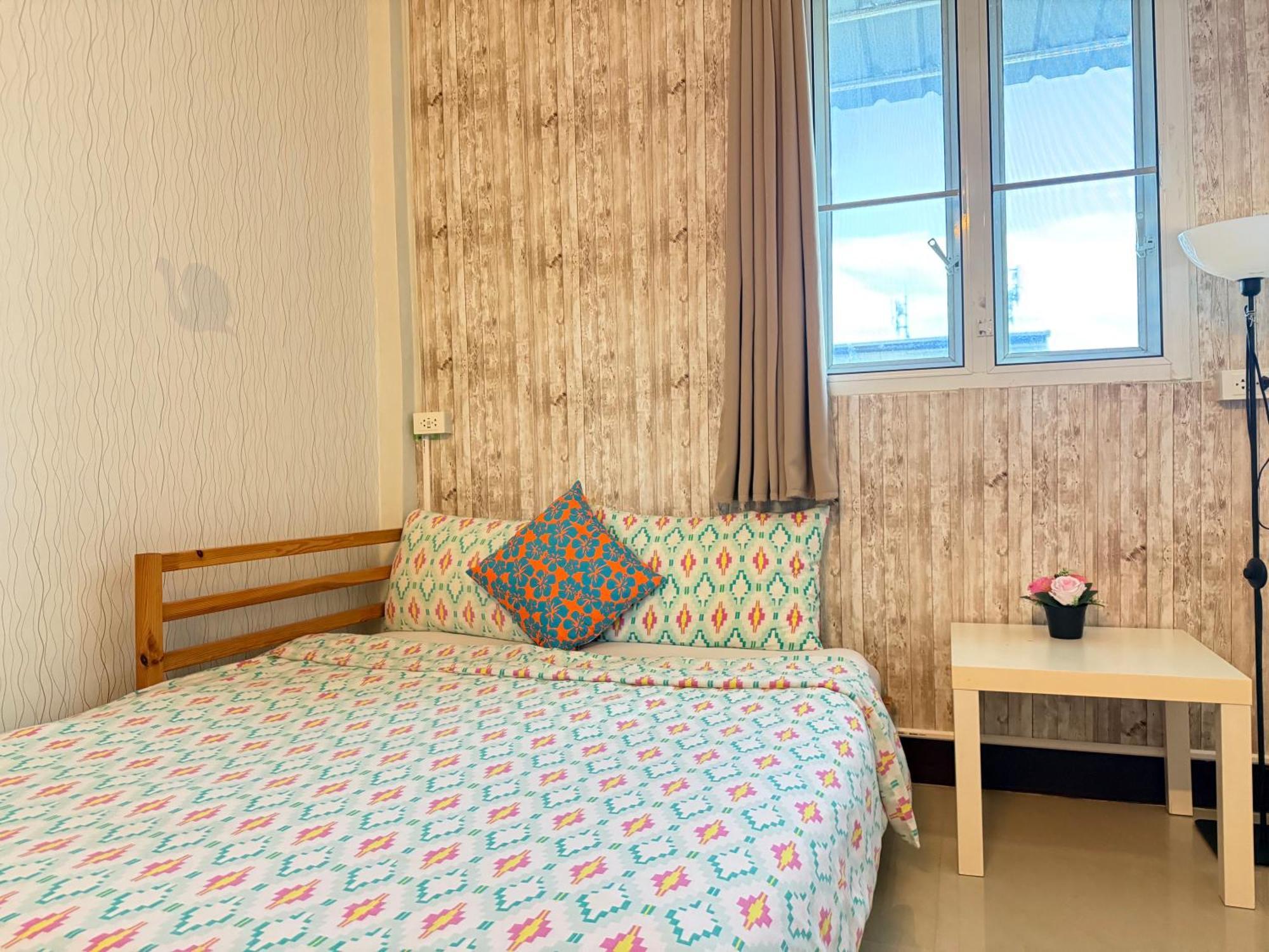 Baan Nampetch Hostel Bangkok Buitenkant foto