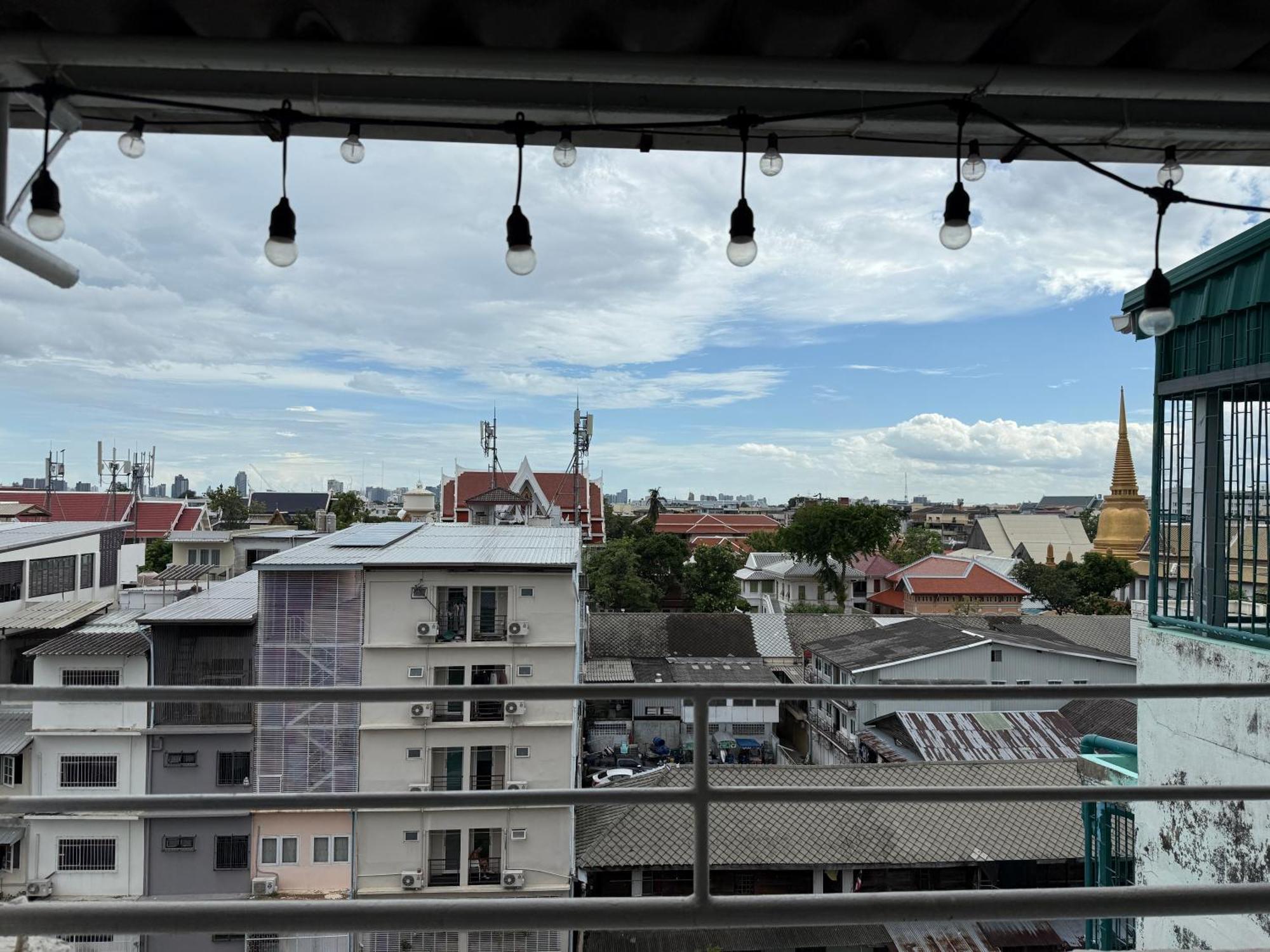 Baan Nampetch Hostel Bangkok Buitenkant foto