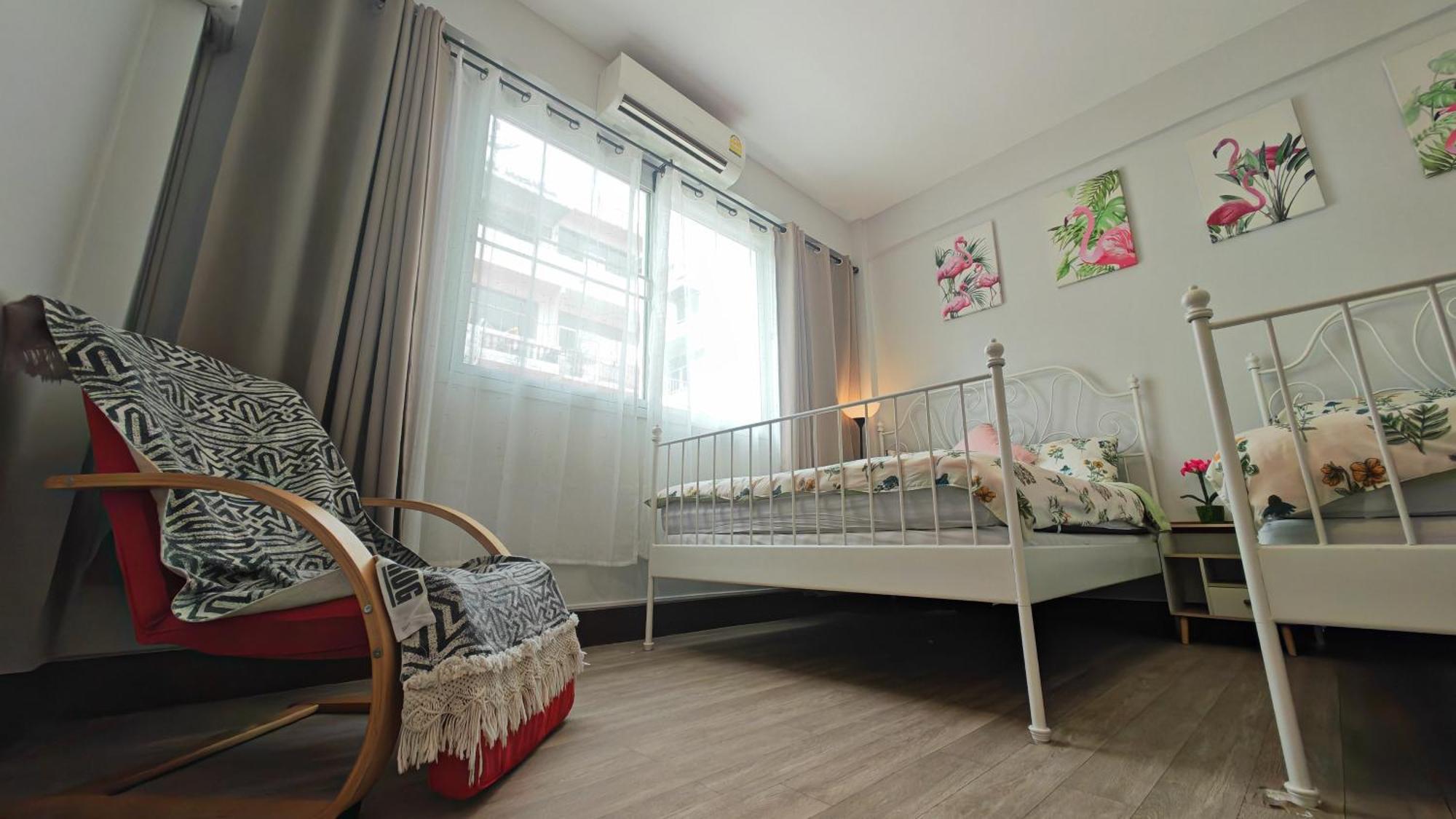 Baan Nampetch Hostel Bangkok Buitenkant foto